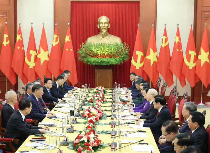 习近平同越共中央总书记阮富仲举行会谈.jpg