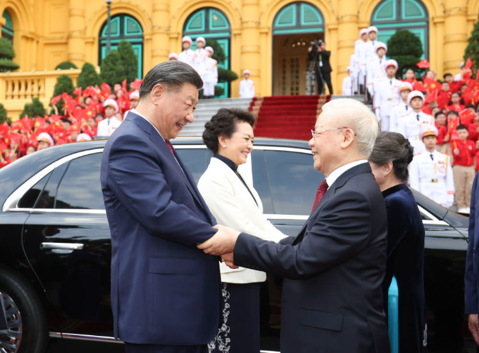 习近平同越共中央总书记阮富仲举行会谈.jpg