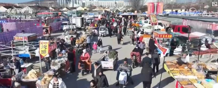 各地新春市集年味正浓 节前消费市场“热气腾腾”.jpg